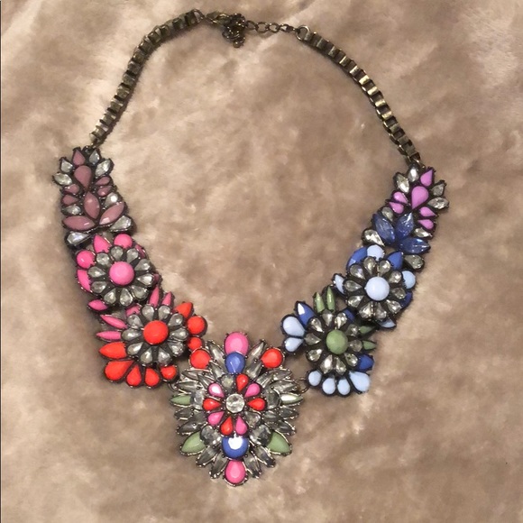 Accessories - Statement necklace